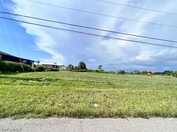 Listing photo 2 for 1325 NW 13th St, Cape Coral FL 33993