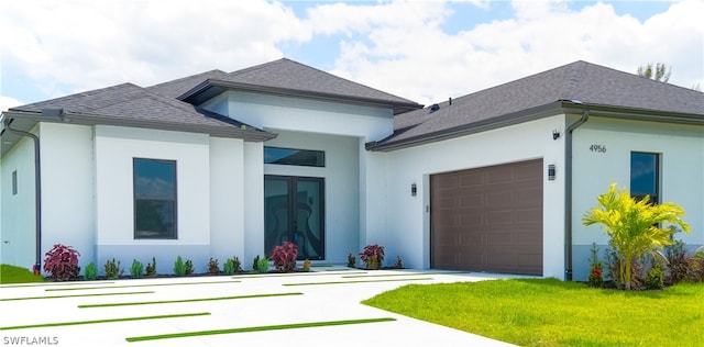 view of front of home featuring a garage and a front yard