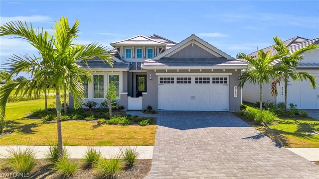 view of front of house featuring a garage and a front yard