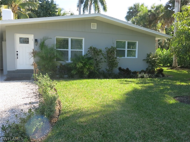 view of front of home with a front lawn