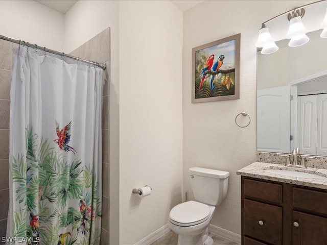 bathroom with a shower with shower curtain, vanity, and toilet