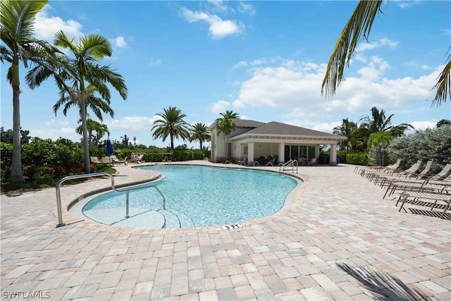 view of swimming pool featuring a patio