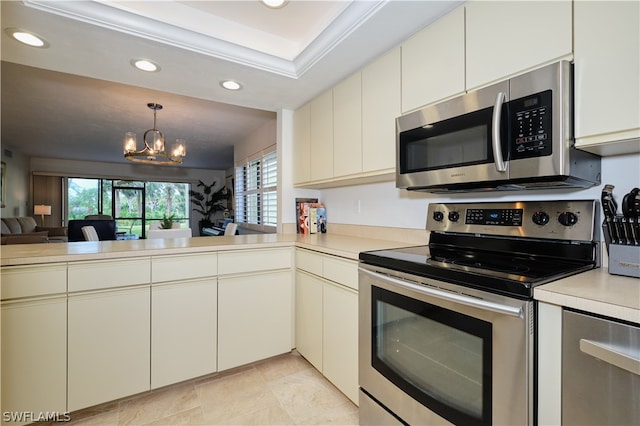 kitchen with a notable chandelier, decorative light fixtures, kitchen peninsula, and appliances with stainless steel finishes