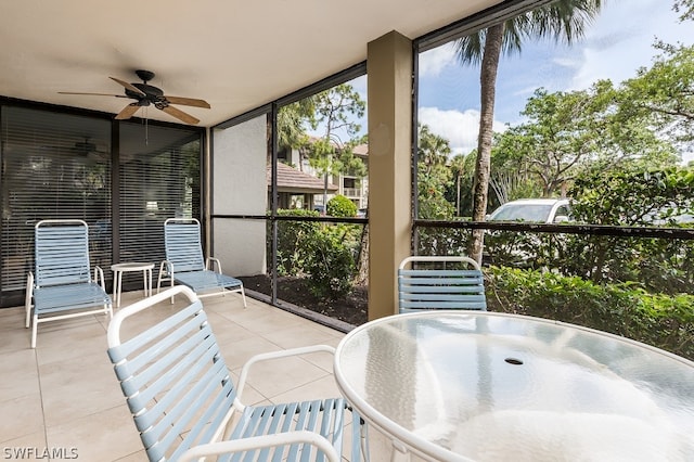 sunroom featuring ceiling fan