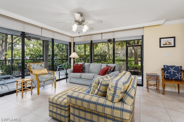 sunroom with ceiling fan