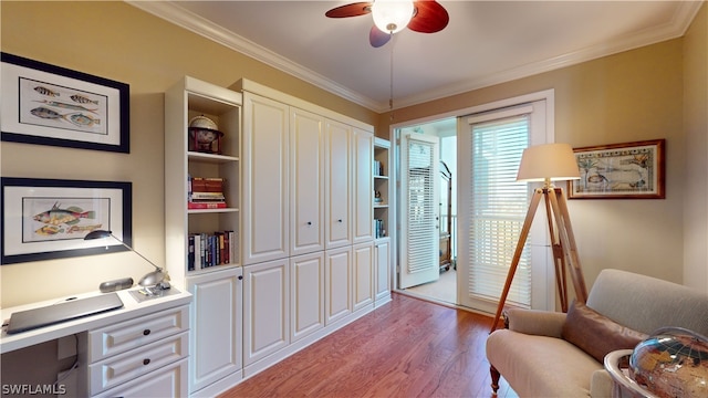 sitting room featuring light hardwood / wood-style floors, ornamental molding, and ceiling fan