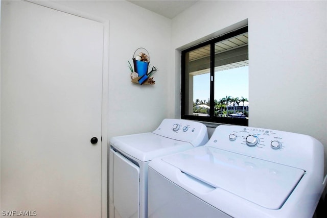 washroom featuring washing machine and clothes dryer