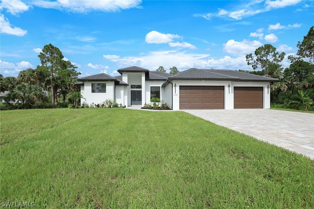 view of front facade with a garage and a front yard