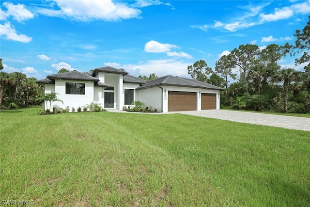 view of front facade featuring a garage and a front lawn