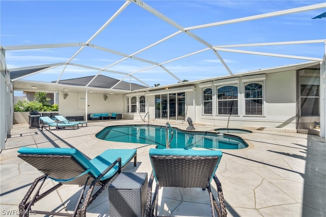 view of pool with a patio area, a lanai, and an in ground hot tub