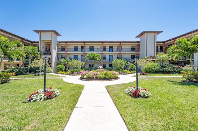 view of home's community featuring a lawn