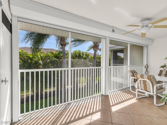 sunroom featuring ceiling fan