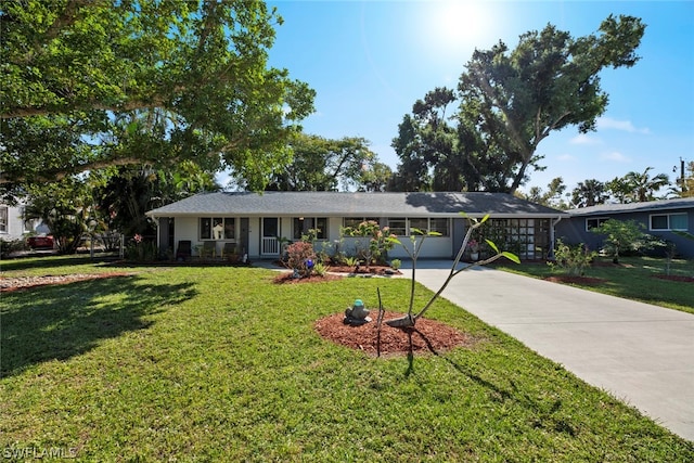 ranch-style house featuring a front lawn