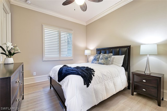 bedroom with ceiling fan, ornamental molding, and light hardwood / wood-style floors