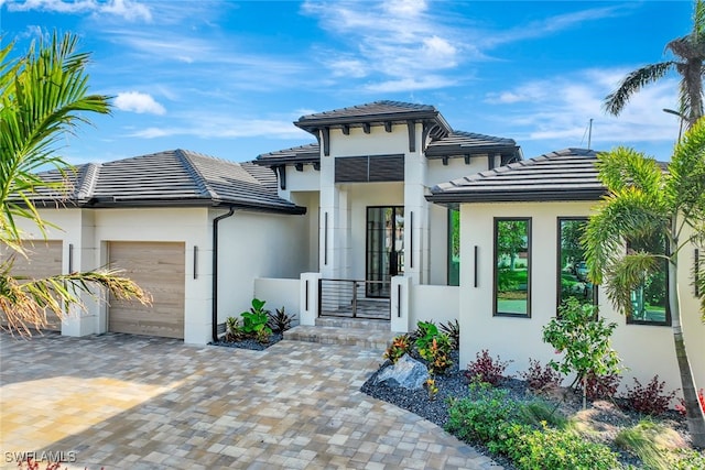 view of front facade with a garage