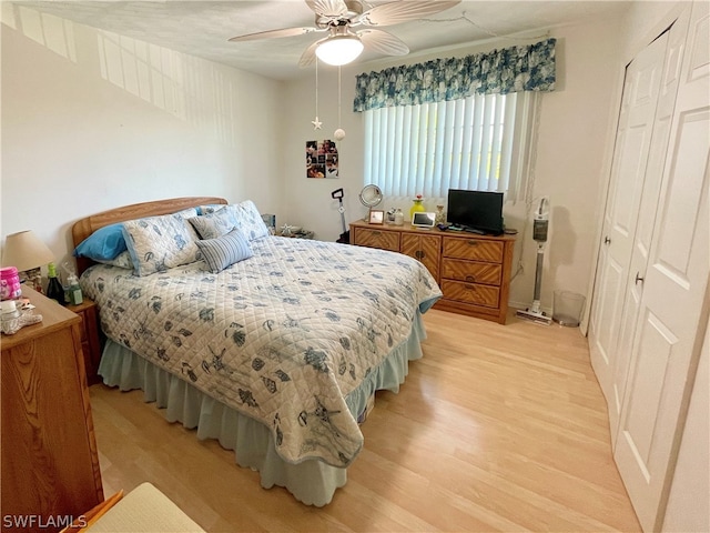 bedroom featuring light wood-type flooring, ceiling fan, and a closet