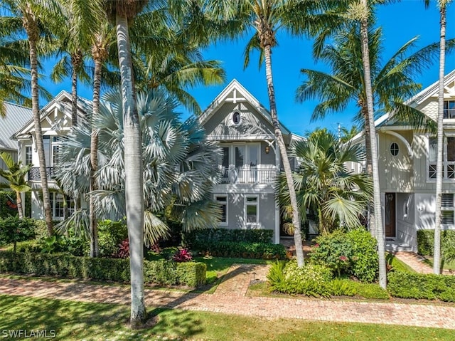 view of front of house with a balcony