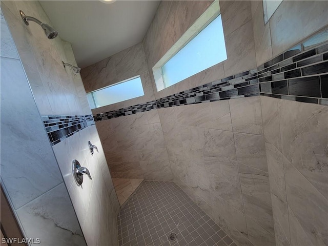 bathroom featuring tiled shower