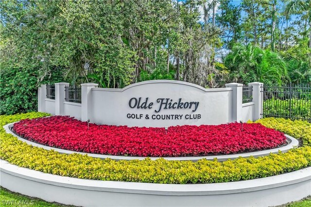 view of community / neighborhood sign