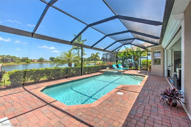 view of pool featuring an in ground hot tub, a water view, a patio, and a lanai