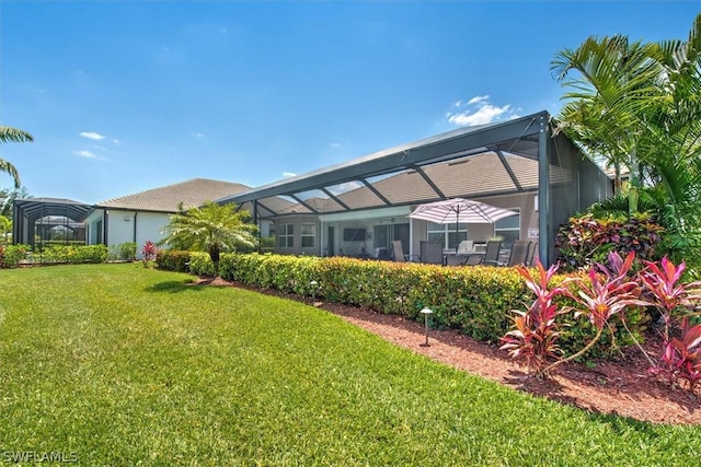 view of yard with a lanai