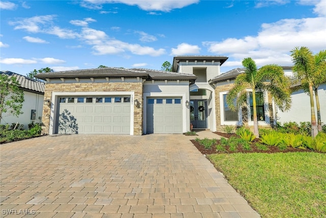 view of front facade featuring a garage