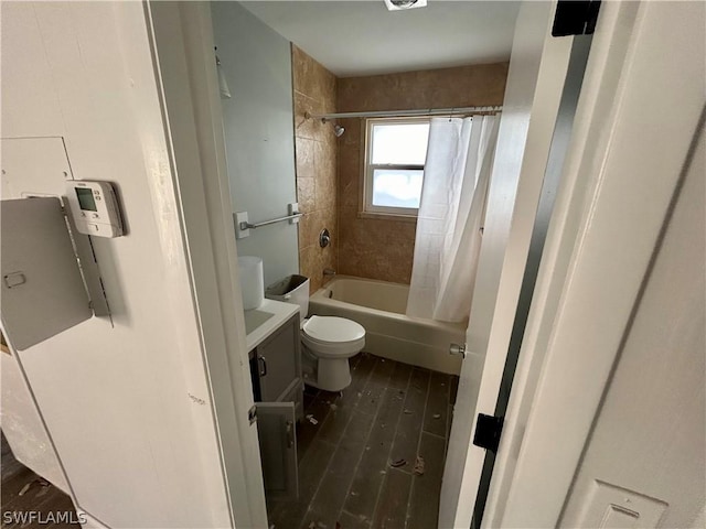 full bathroom featuring shower / bath combo with shower curtain, vanity, and toilet