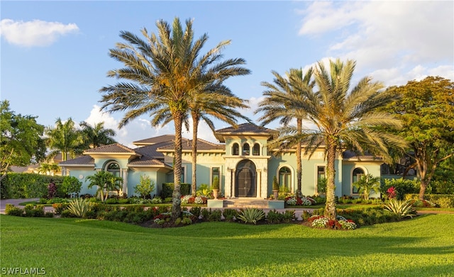 view of front of home with a front lawn