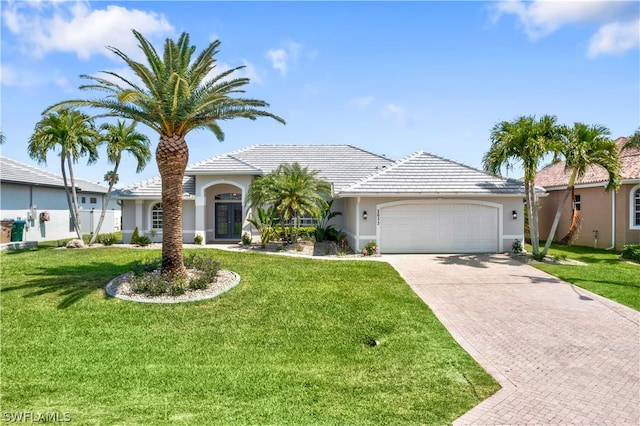 view of front of house featuring a front lawn and a garage