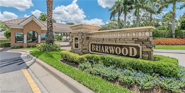 view of community / neighborhood sign