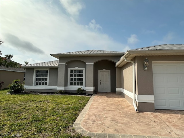 view of front of house with a garage and a front yard