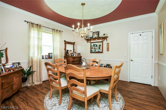 dining room with dark hardwood / wood-style flooring, a notable chandelier, and crown molding