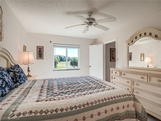 bedroom featuring ceiling fan and a textured ceiling