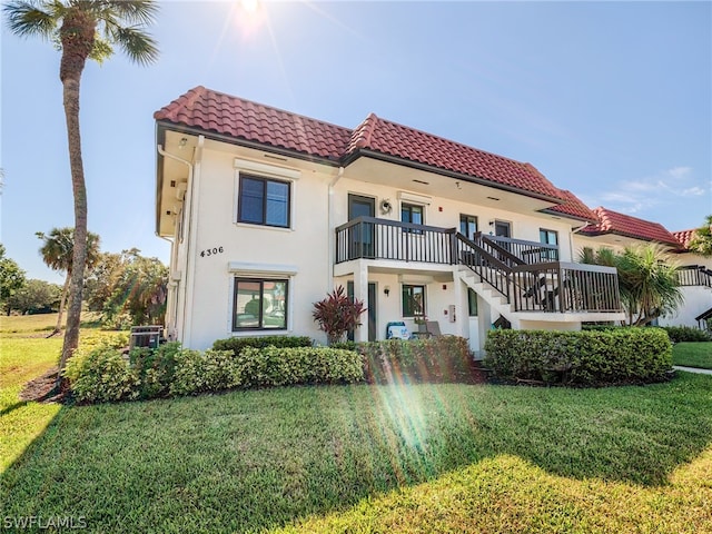 view of front of house featuring a front yard and central AC unit