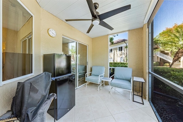 sunroom / solarium featuring ceiling fan