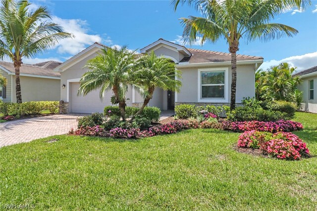 view of front of home featuring a garage and a front yard