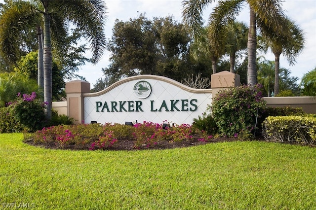 community sign with a lawn