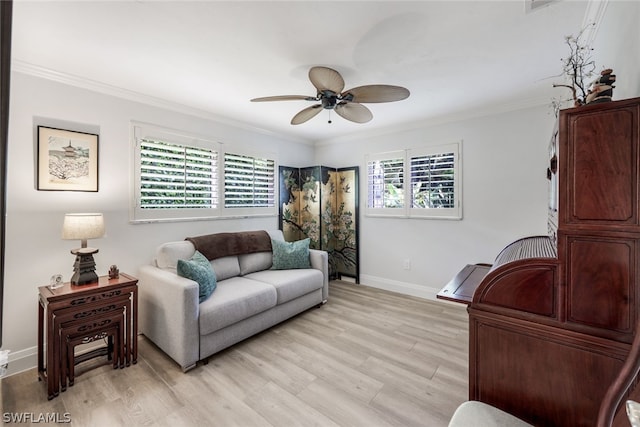 living room featuring crown molding, light hardwood / wood-style floors, and ceiling fan