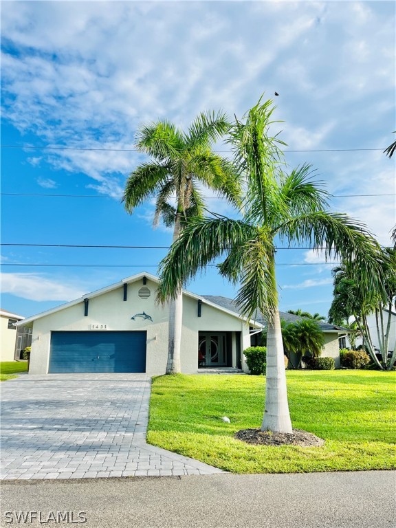 view of front of home featuring a front yard and a garage