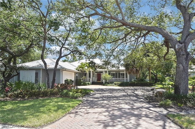 ranch-style home with a front yard