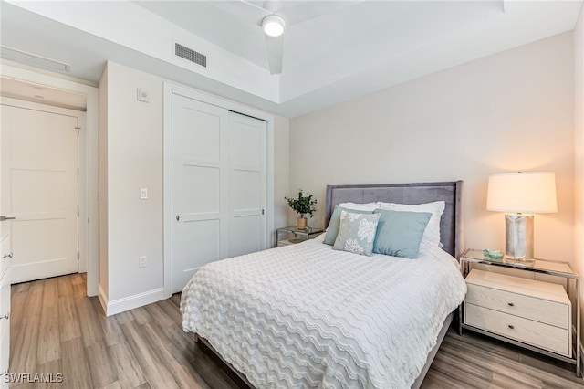 bedroom featuring a closet, ceiling fan, and hardwood / wood-style floors