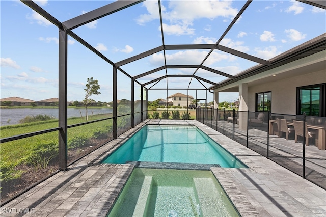 view of swimming pool featuring an in ground hot tub, a water view, a patio area, and a lanai