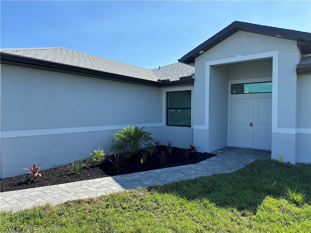 view of side of property with a lawn