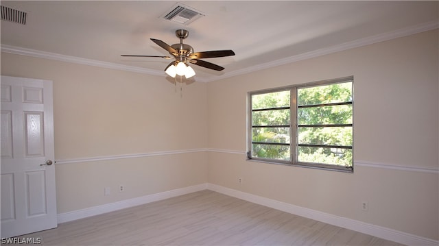 empty room featuring ceiling fan and crown molding