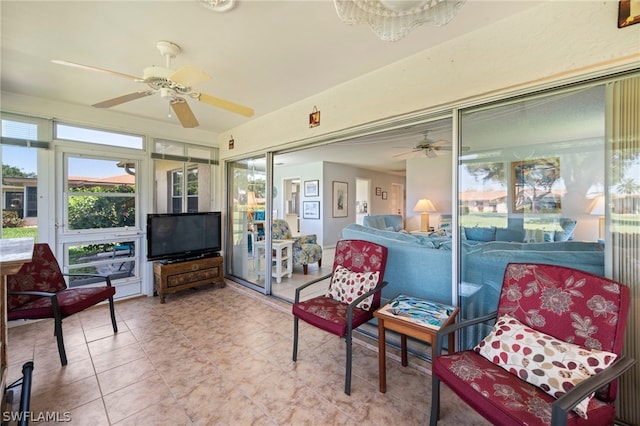 sunroom with ceiling fan