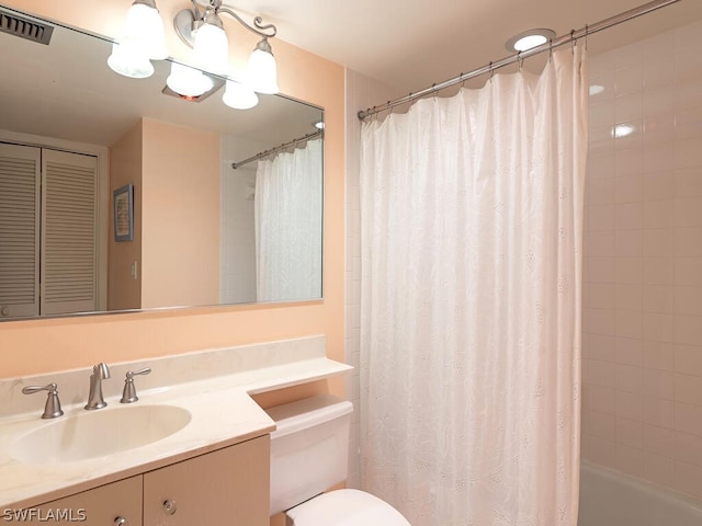 full bathroom with shower / bath combo with shower curtain, toilet, and vanity