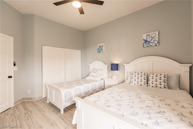 bedroom featuring a closet, light hardwood / wood-style floors, and ceiling fan