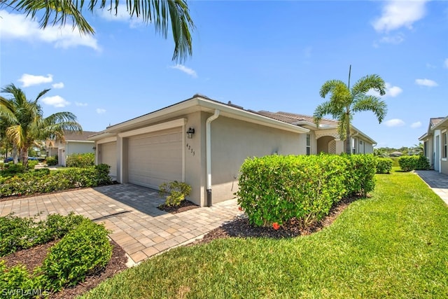 view of front of home featuring a garage and a front yard