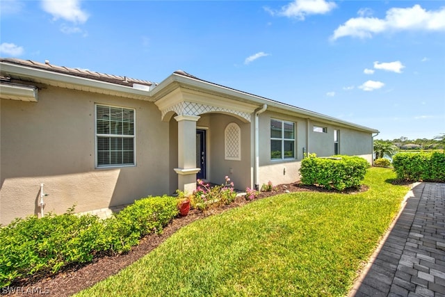 single story home featuring a front yard