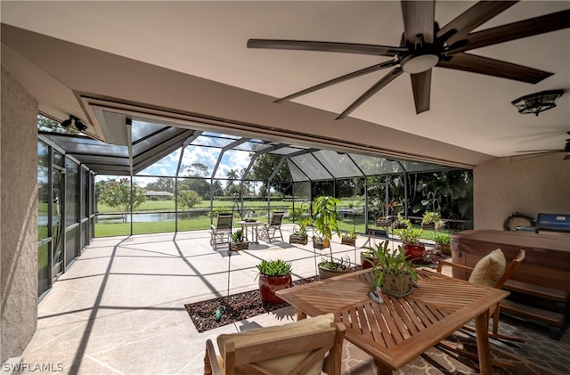 sunroom / solarium featuring ceiling fan